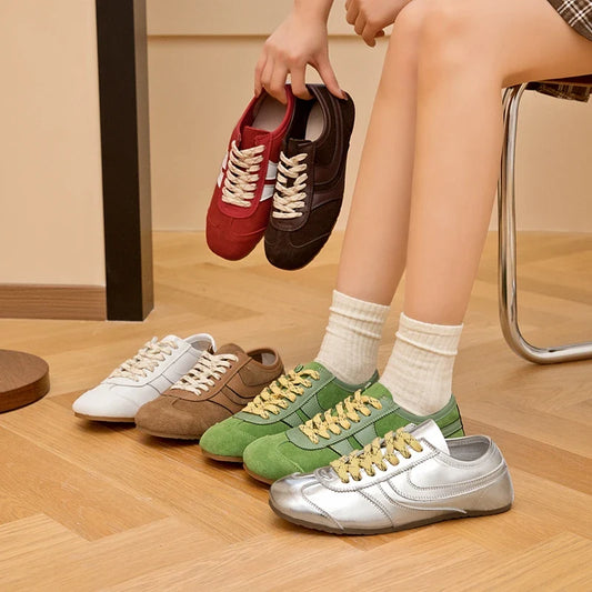 Women’s Retro Lace-Up Sneakers | Vintage character with modern versatility